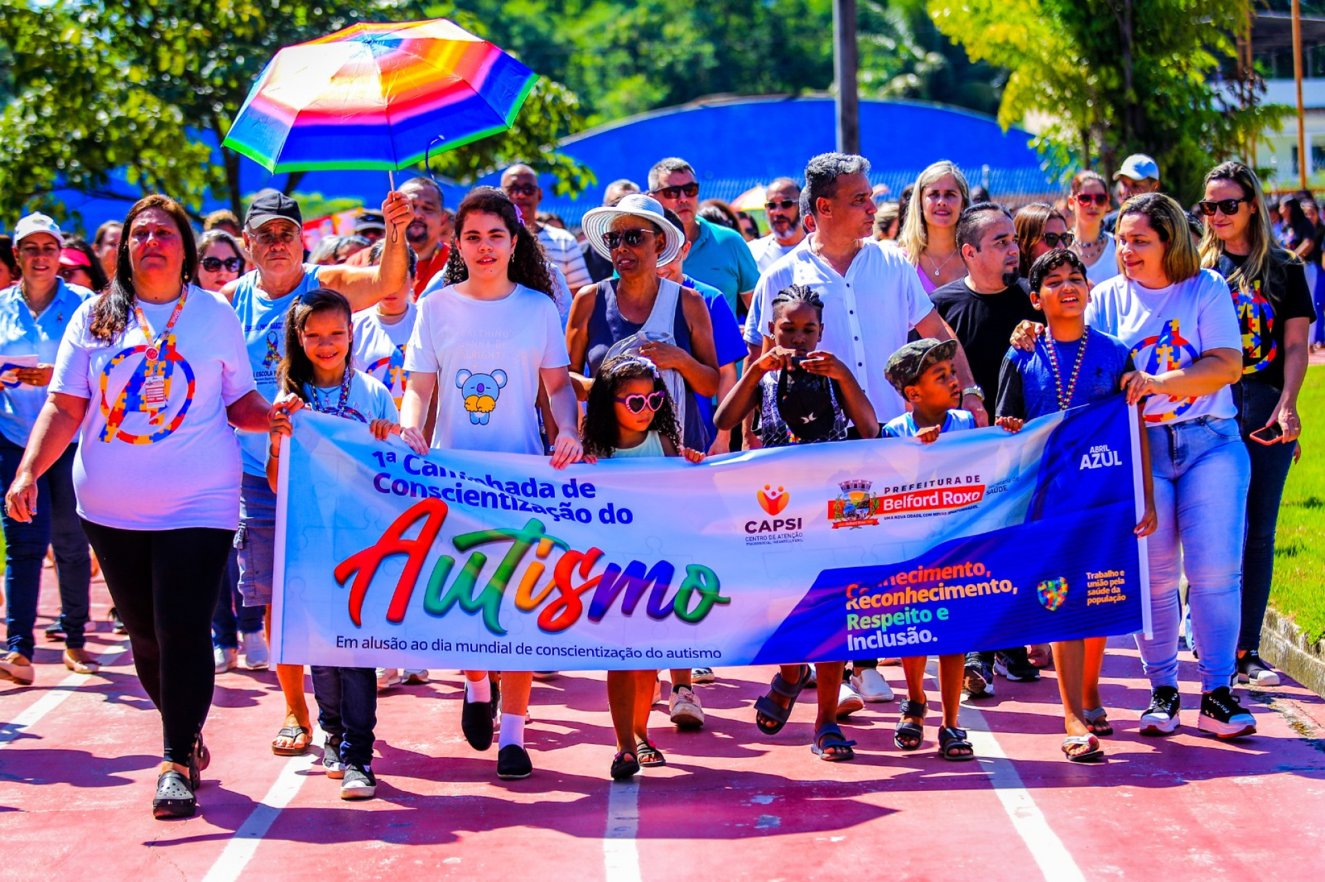 A 1ª Caminhada da Conscientização do Autismo, na Vila Olímpica, no ano passado, reuniu pais, filhos e profissionais da saúde e educação - Rafael Barreto/ PMBR