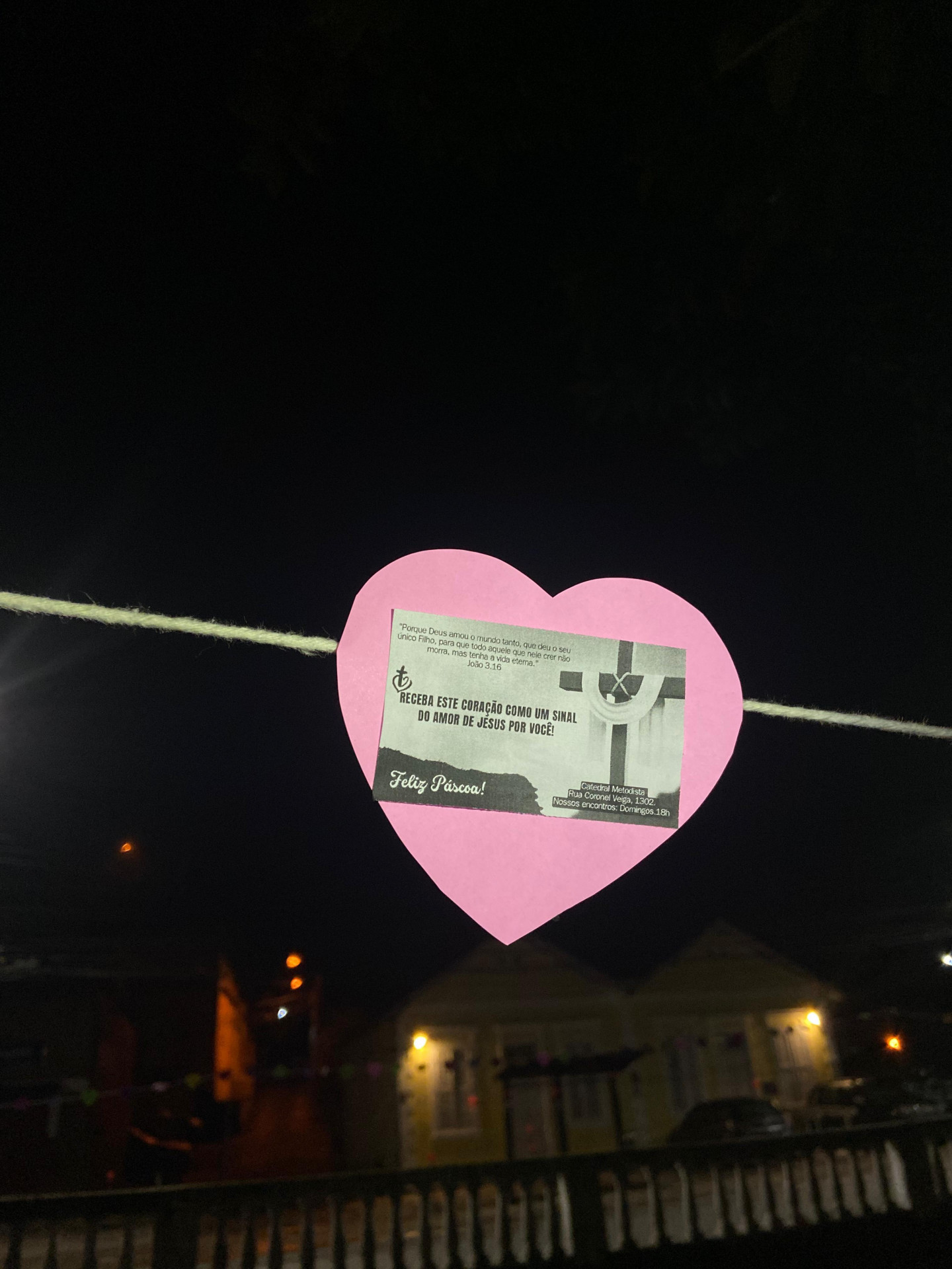 Corações foram espalhados pela cidade.