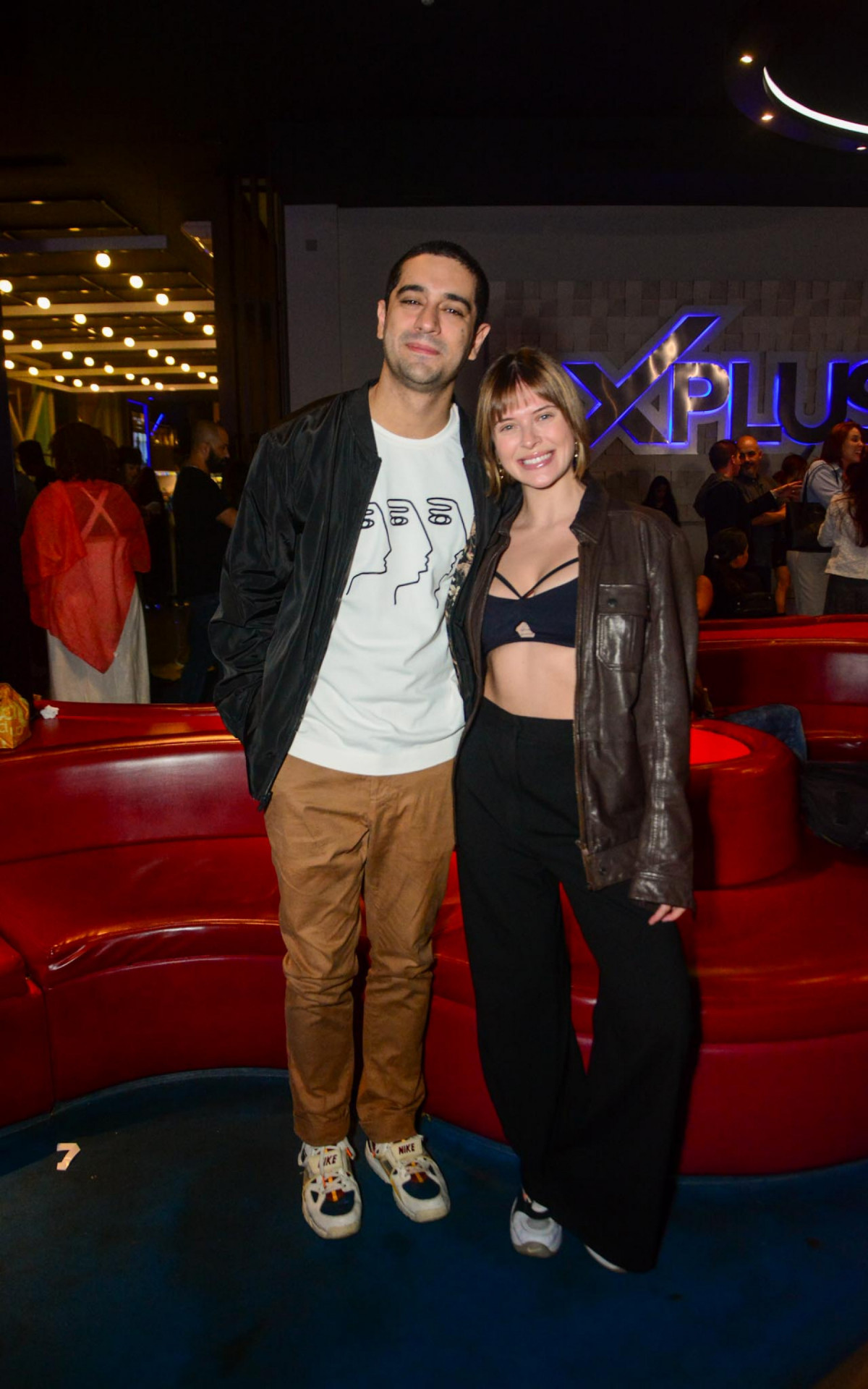 Miguel Rômulo e Francciny Castro no lançamento do filme Uma Família Feliz