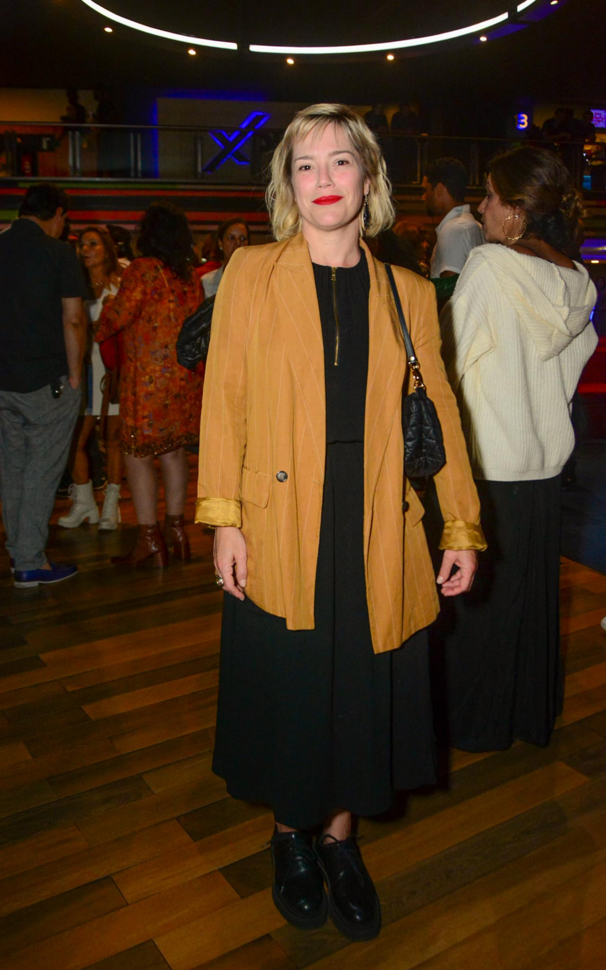 Natália Lage marca presença na pré-estreia do filme Uma Família Feliz