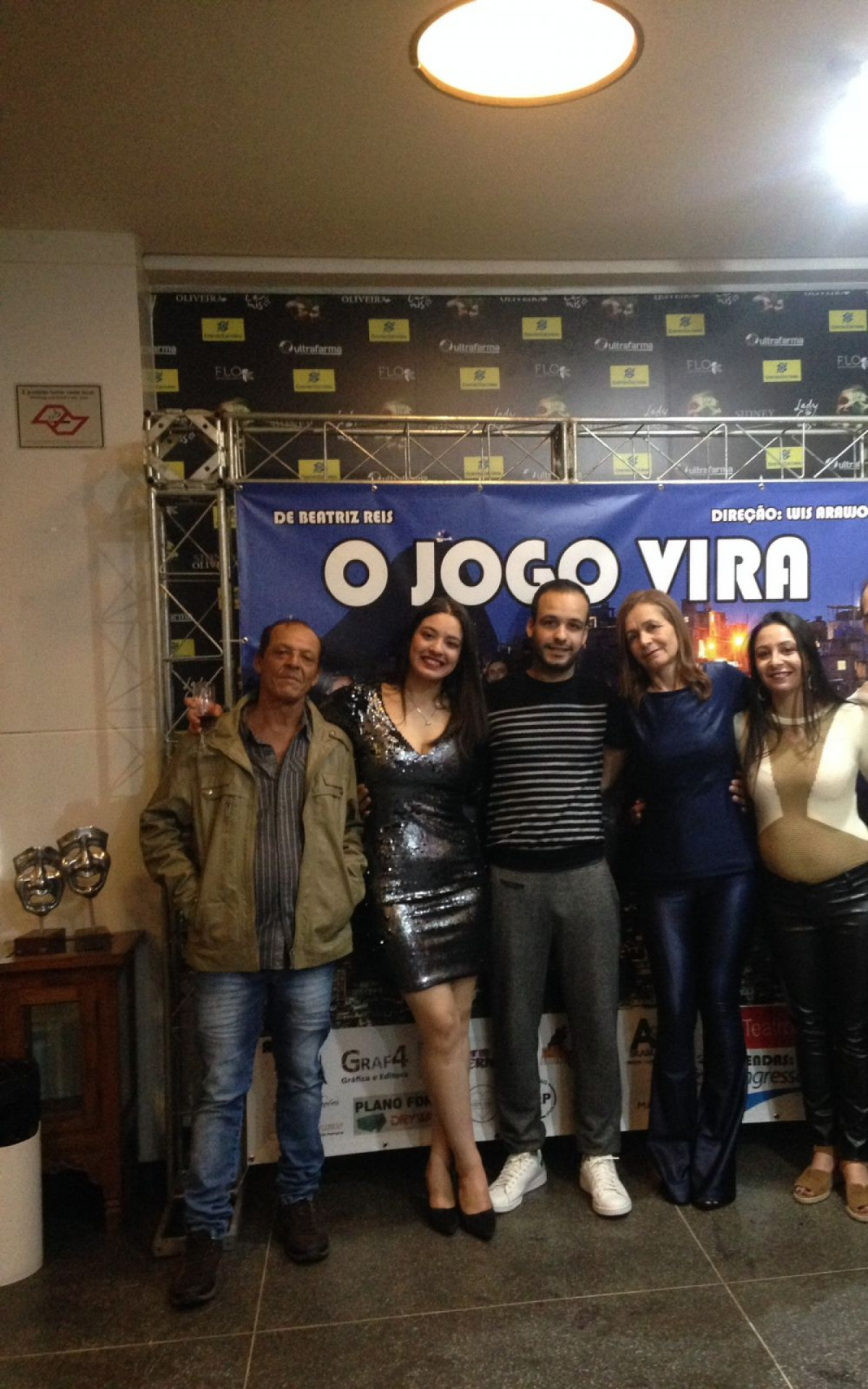 Beatriz Reis posa com os pais e irmãos - Arquivo pessoal