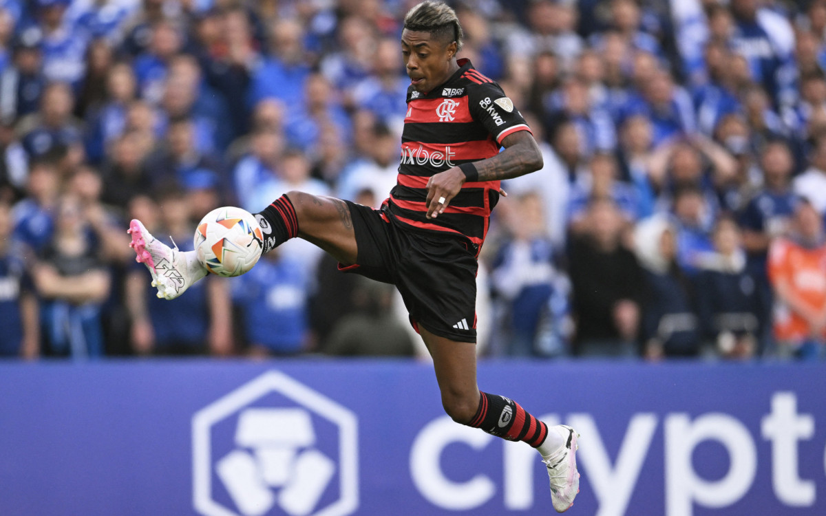 Bruno Henrique foi titular do Flamengo no duelo com o Millonarios pela Libertadores