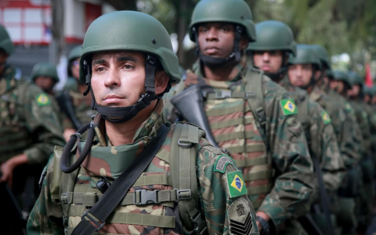 O interesse pelos concursos militares tem aumentado no Brasil (Imagem: Joa Souza | Shutterstock)