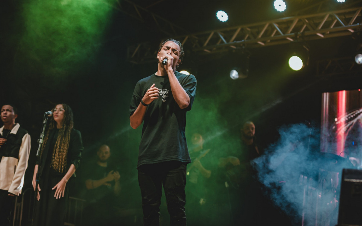 Cada vez mais pessoas se declaram evangélicas no Brasil