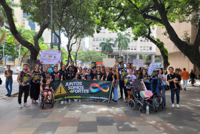 Mães de crianças e jovens com autismo cobram cumprimento de liminares por planos de saúde