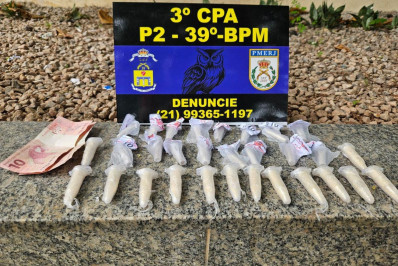 PM prende traficante com cápsulas de cocaína em Belford Roxo