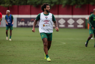 Marcelo avalia características de John Kennedy: 'Mistura de Ronaldo com Romário'