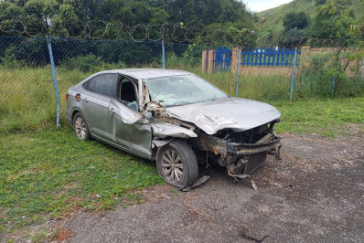 Batida entre veículos na Via Dutra, em Resende, deixa ferido