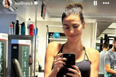 Mel Fronckowiak exibe barriga de gravidez em dia de treino