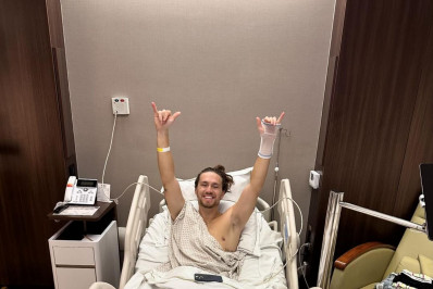 Vitor Kley é submetido a cirurgia no joelho e compartilha expectativas para retorno aos palcos