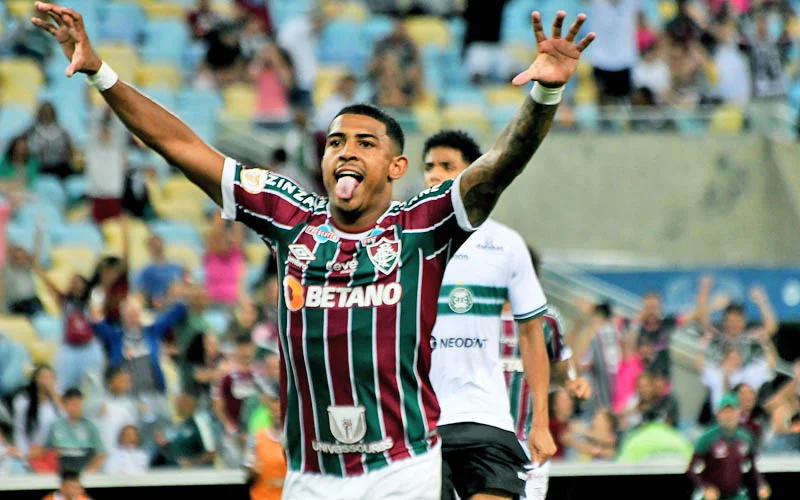 Marcelo, do Fluminense, exalta John Kennedy: &#8216;Mistura de Ronaldo com Romário&#8217;