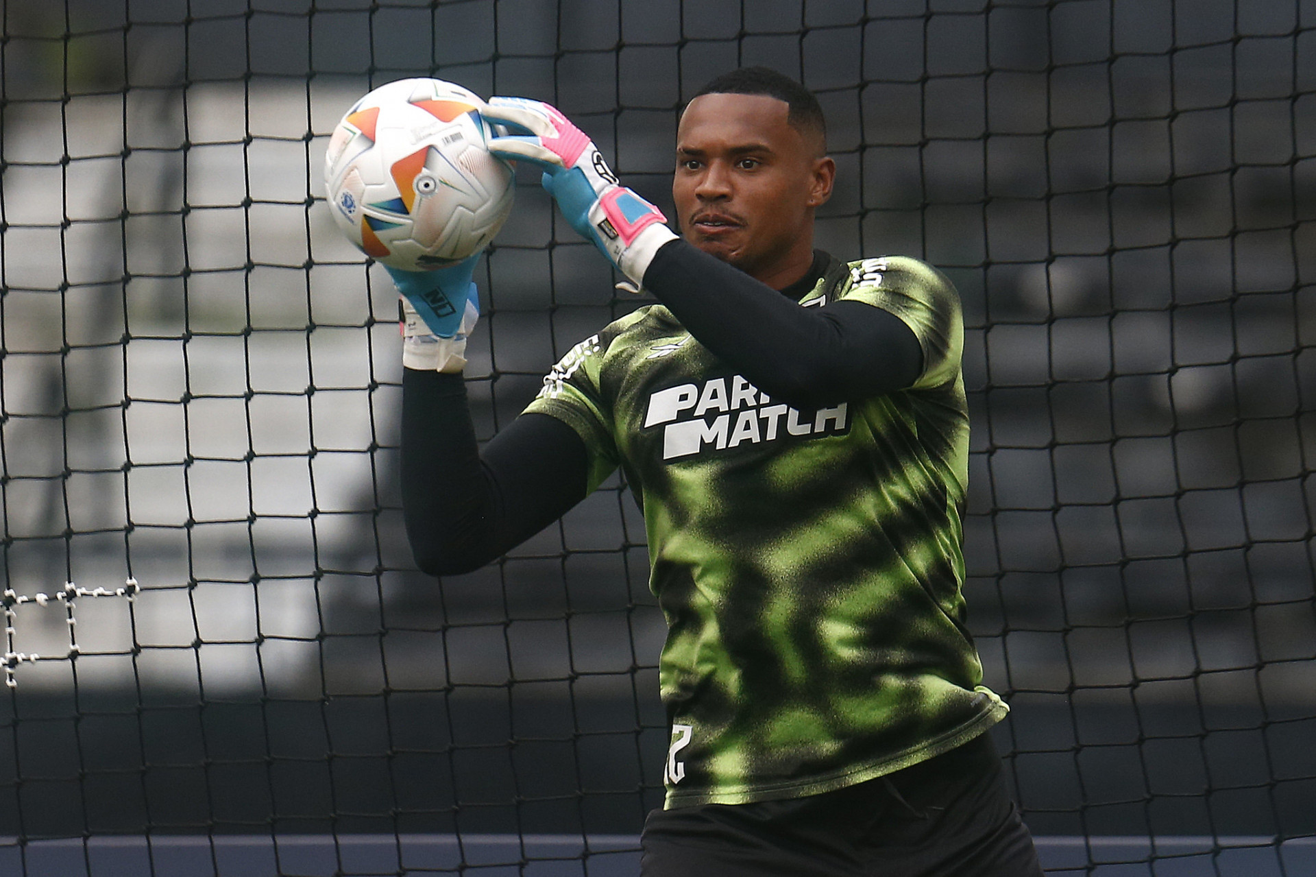 John em a&ccedil;&atilde;o durante treino do Botafogo - V&iacute;tor Silva/Botafogo