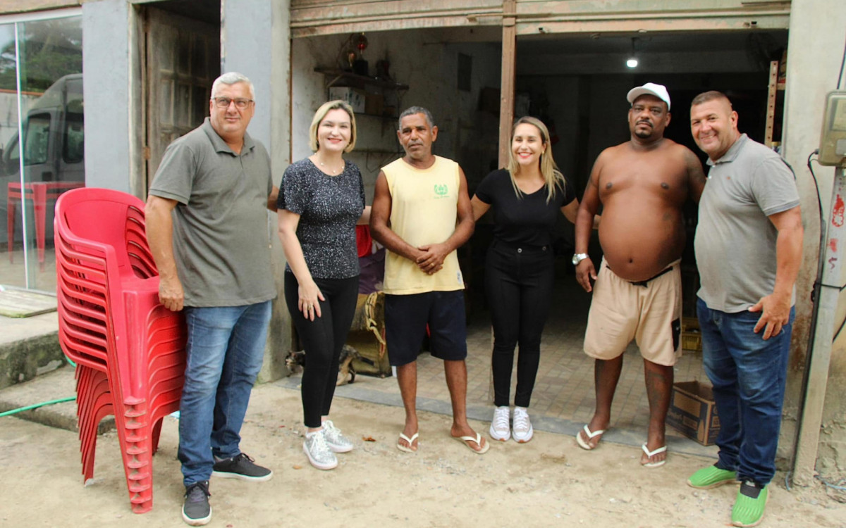 Anúncio das obras de calçamento da Rua Ficher, em Praia Seca