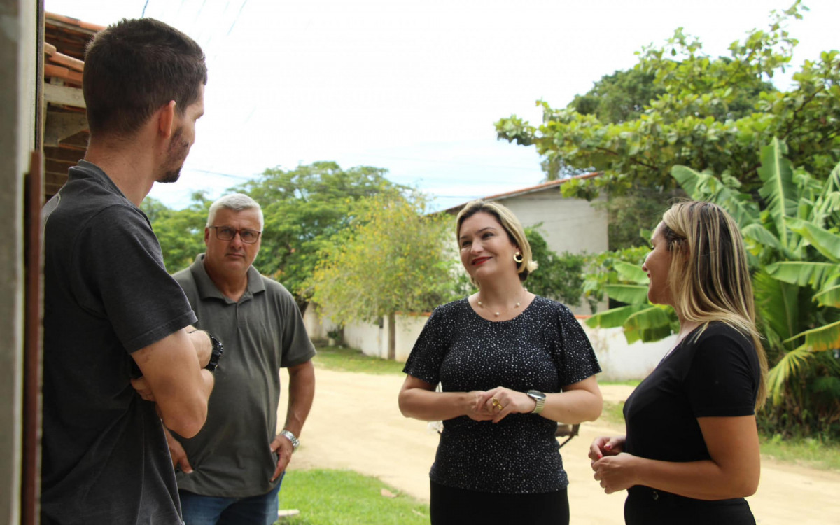 Anúncio das obras de calçamento da Rua Ficher, em Praia Seca