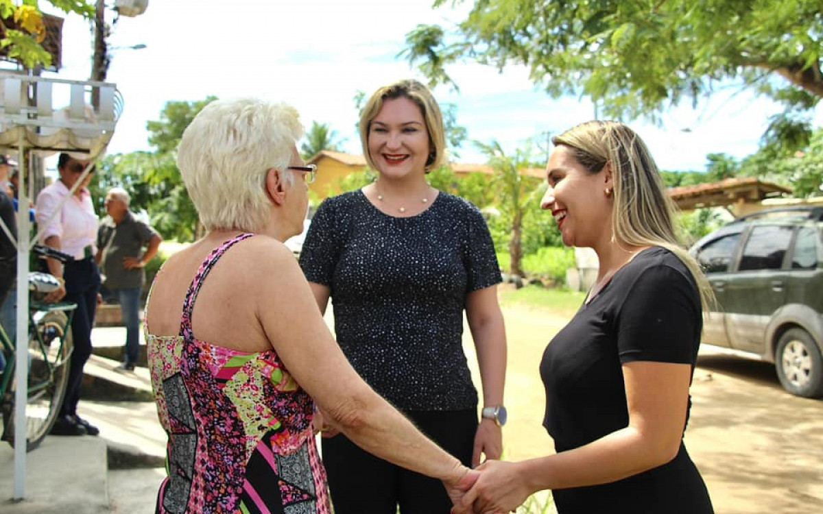 Anúncio das obras de calçamento da Rua Ficher, em Praia Seca