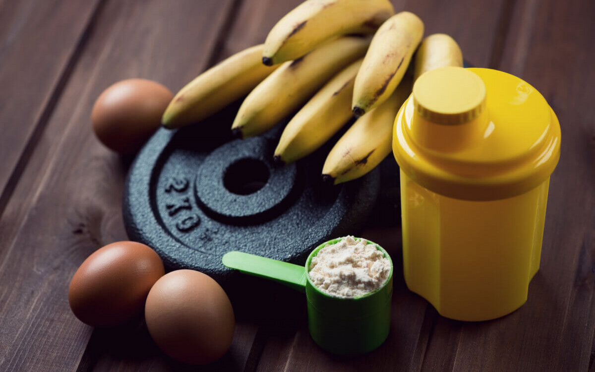 Alimentação equilibrada favorece o ganho de massa muscular e a saúde geral do corpo (Imagem: Nickola_Che | Shutterstock) 
