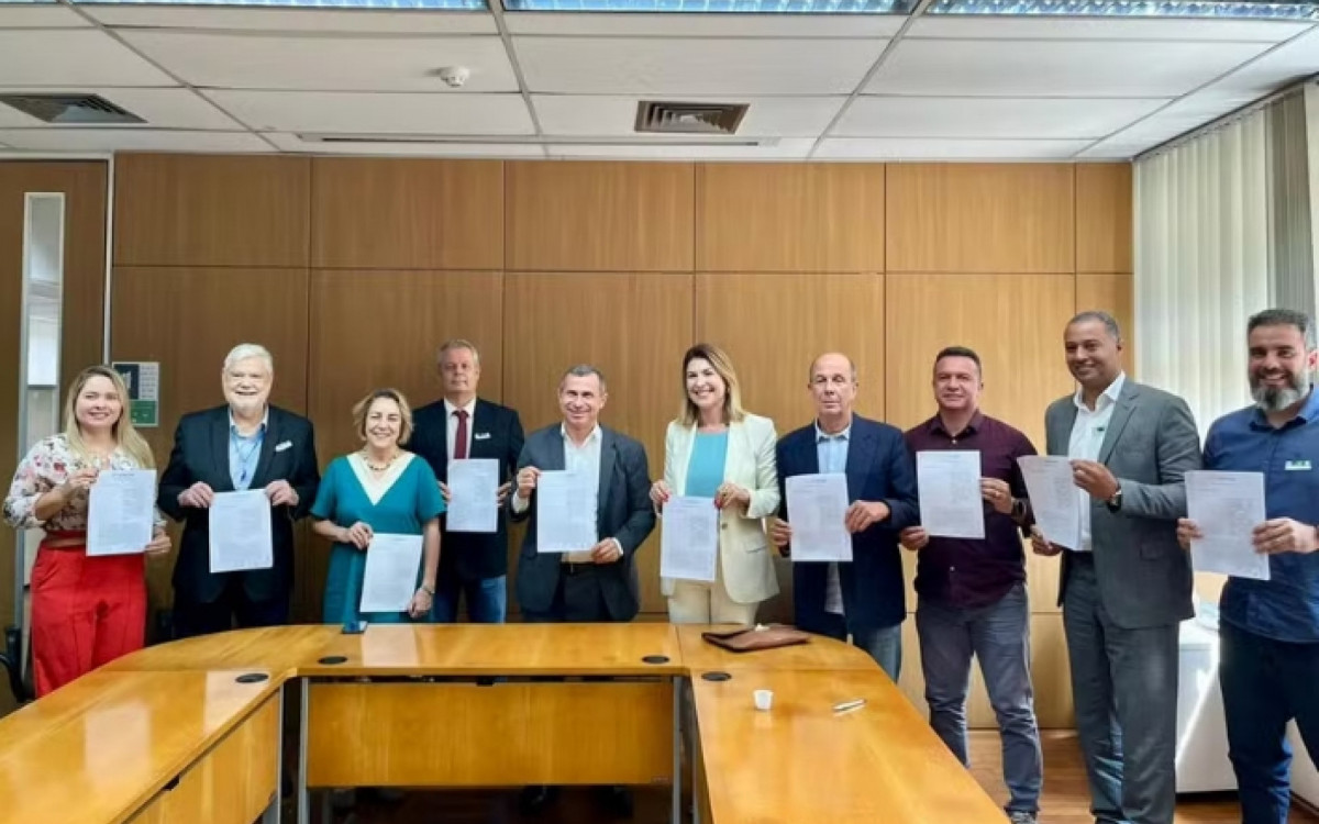 Representantes do governo do estado e dos oito municípios da parceria assinaram o protocolo