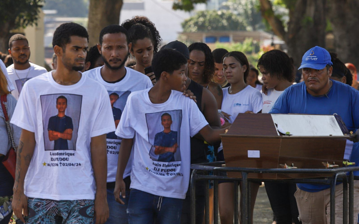 O sepultamento ocorreu às 14h, no Cemitério Ricardo de Albuquerque - Renan Areias/ Agência O Dia