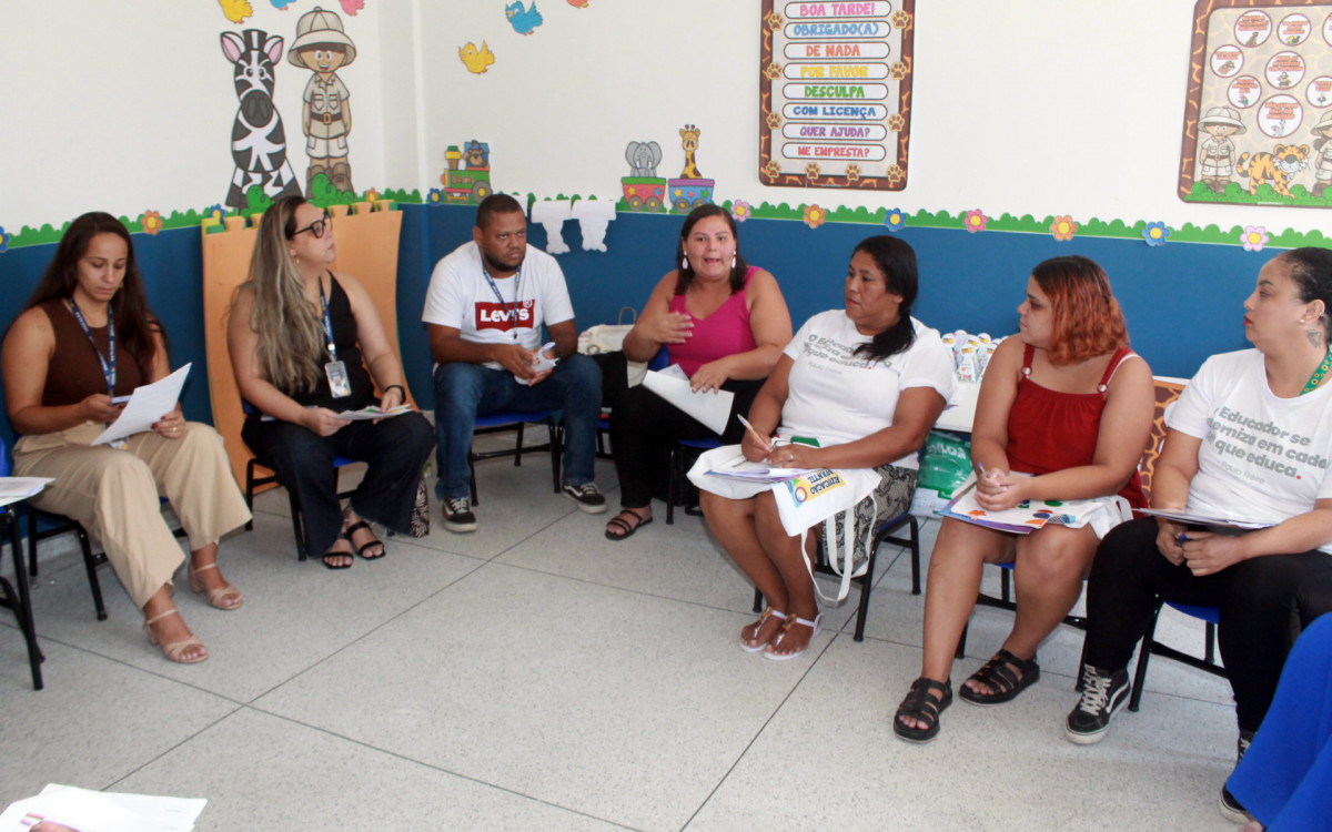 Professoras de creche participam de formação continuada em Magé