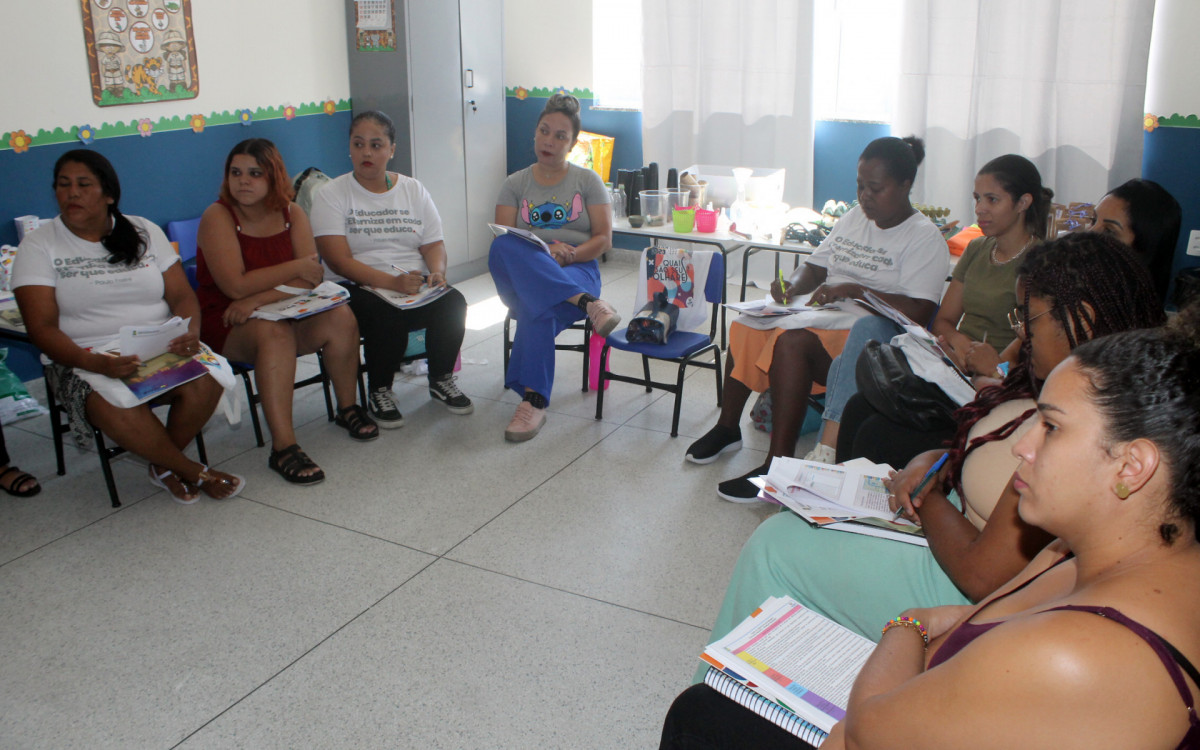 Professoras de creche participam de forma&ccedil;&atilde;o continuada em Mag&eacute; - Divulga&ccedil;&atilde;o