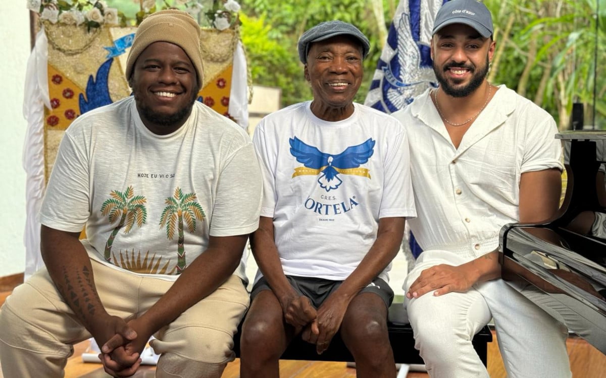 Milton Nascimento com os carnavalescos Andr&eacute; Rodrigues e Antonio Gonzagada - Divulga&ccedil;&atilde;o