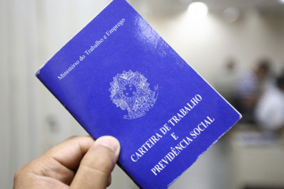 Taxa de subutilização da força de trabalho fica em 17,9% no trimestre até março, diz IBGE