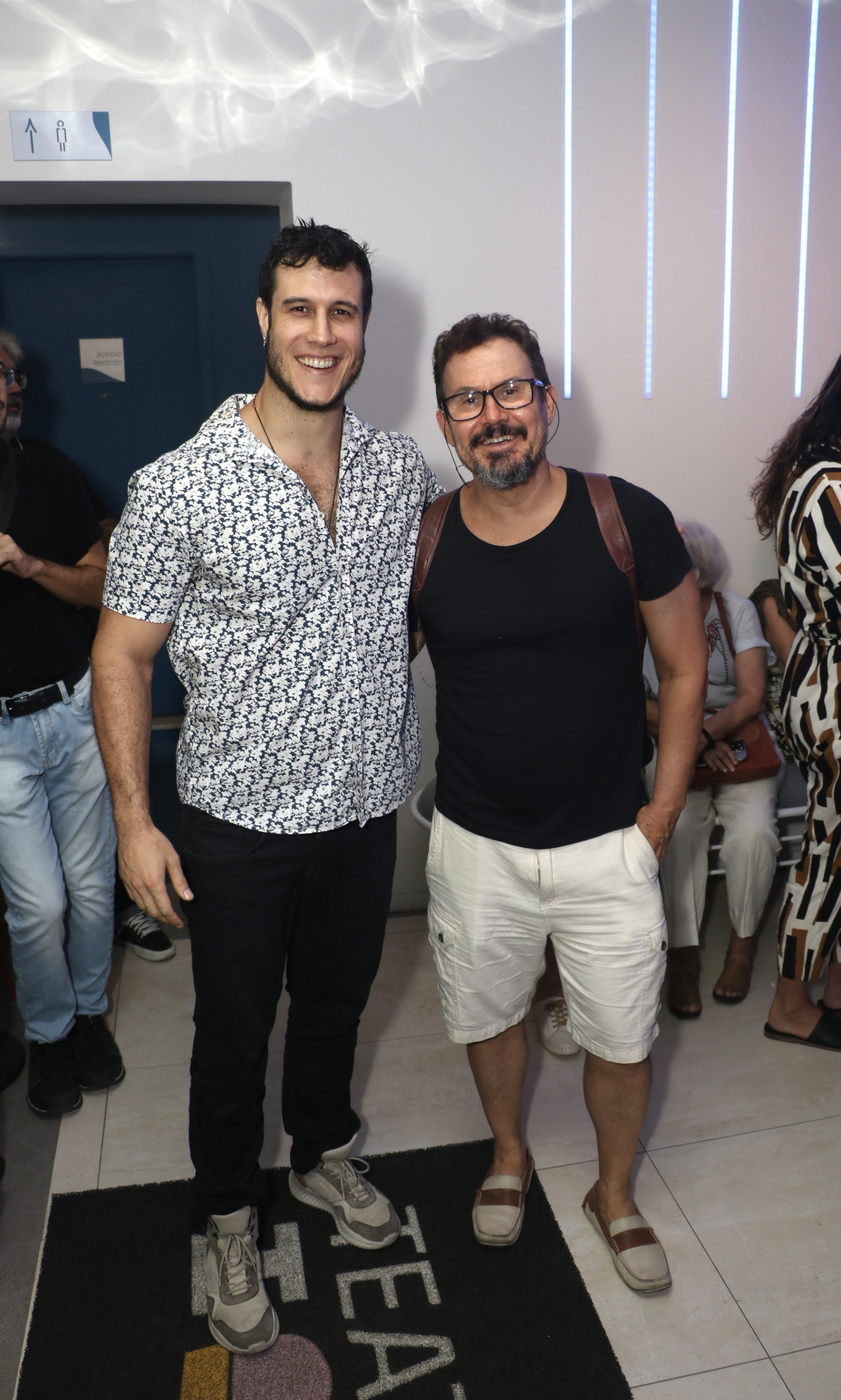 Emiliano Dávila e Edimilson Barros prestigiam peça de Marco Nanini no Rio - Rogério Fidalgo/ Agnews