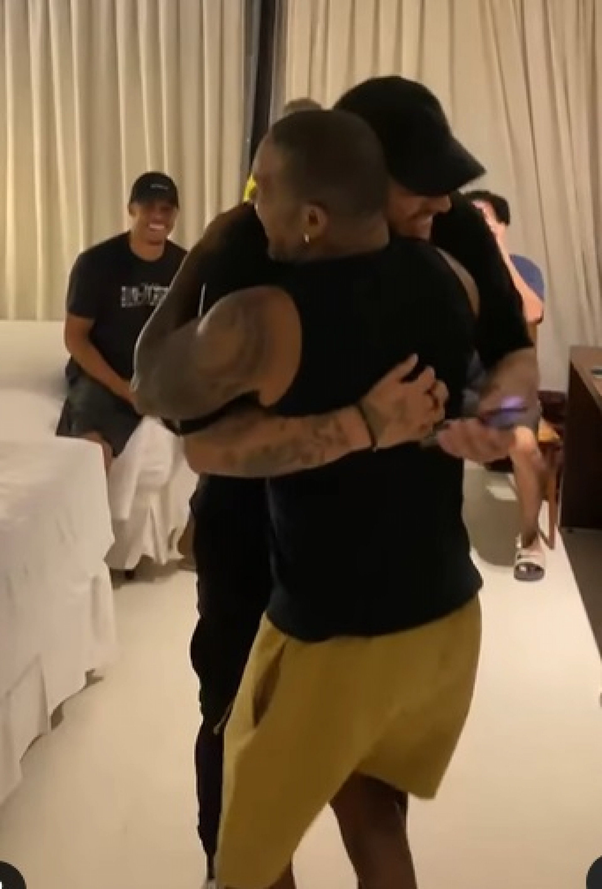 MC Bin Laden e Rodriguinho - Reprodução de vídeo