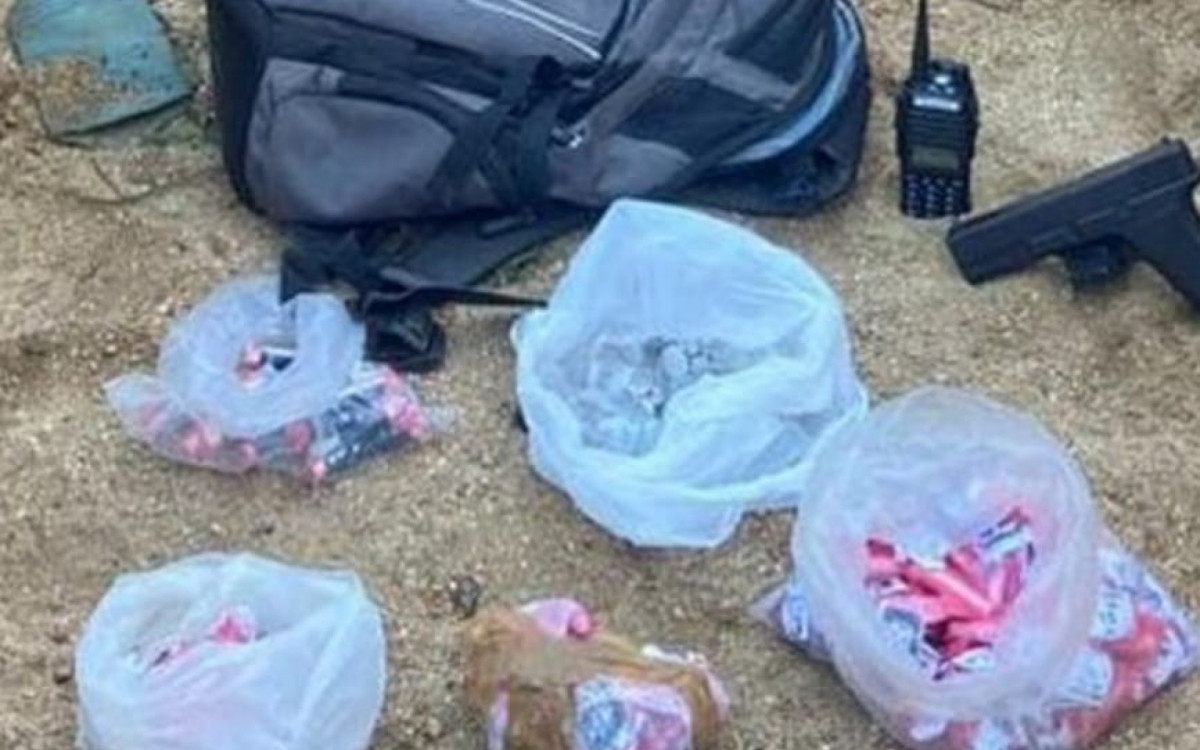 Material apreendido com o homem preso pela PM no bairro Condado