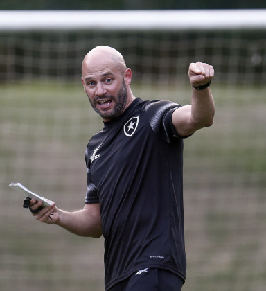 Botafogo encaminha contratação de Franclim Carvalho como técnico