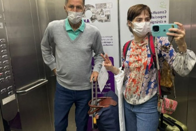 Leticia Colin celebra alta hospitalar do pai e faz agradecimento