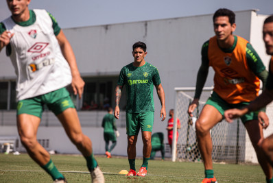 Ganso e Cano treinam com o elenco do Fluminense, e aumentam chances de encarar o Colo Colo