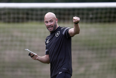 Botafogo prioriza Franclim Carvalho e avança em negociações