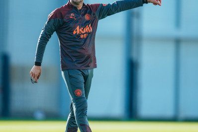 Guardiola diz que Ederson poderá voltar ao time do Manchester City no sábado