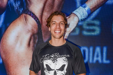 Filho de Schwarzenegger vai ao evento do pai no Brasil; veja