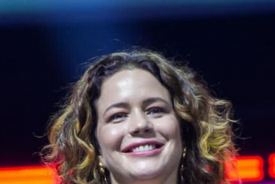 Leandra Leal encanta a web com cliques feitos pelo marido