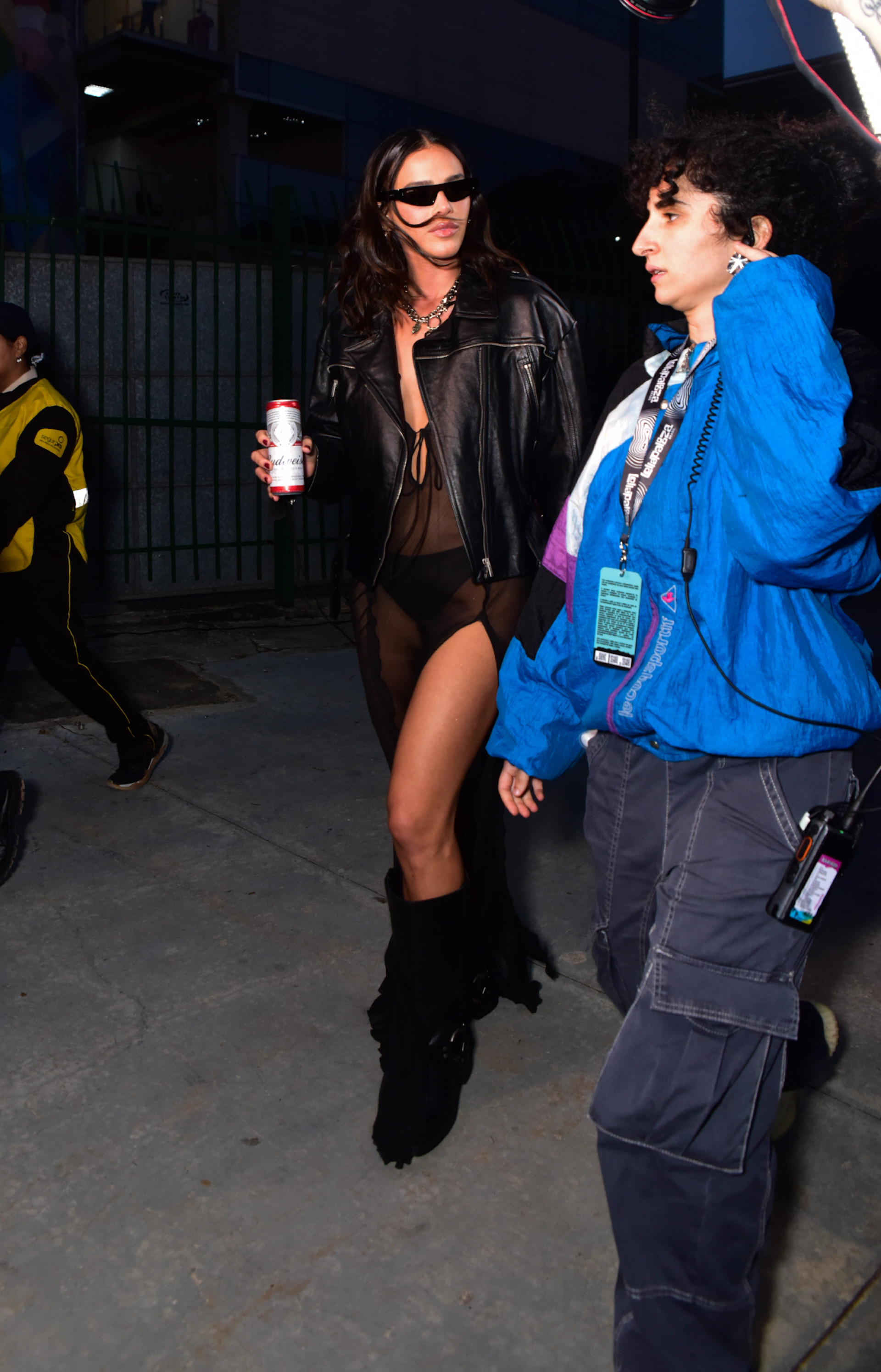Bruna Marquezine aposta em look transparente para festival em São Paulo - Leo Franco / Agnews