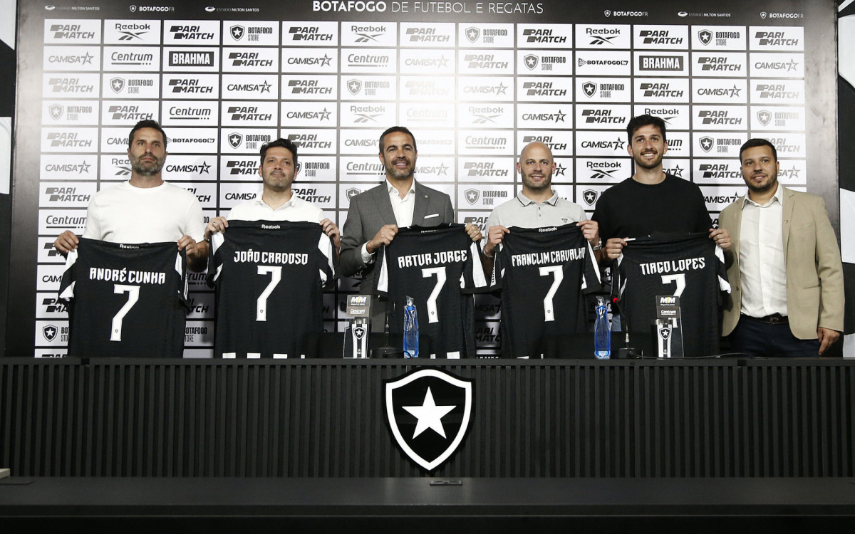 Nova comissão técnica do Botafogo ao lado de Alessandro Brito, Head Scout 