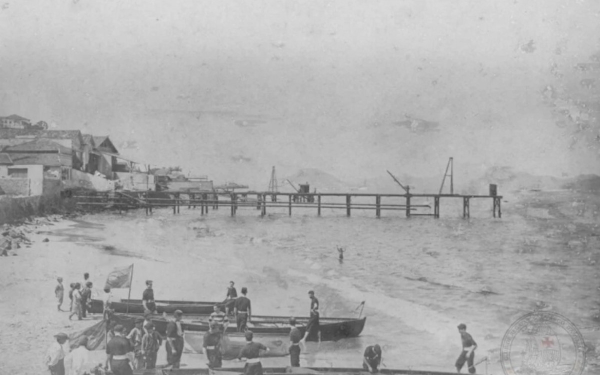Remados vascaínos em treinamento na Praia do Boqueirão, c. 1901
