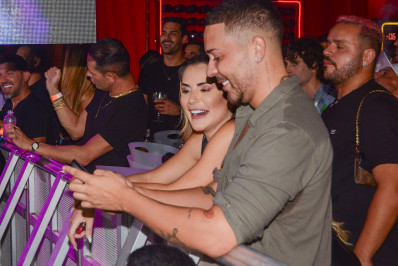 Deolane Bezerra, Carlinhos Maia e mais famosos prestigiam show de Simone Mendes em São Paulo