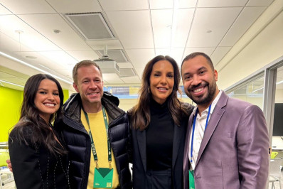 Gil do Vigor posa ao lado de Juliette, Tiago Leifert e Ivete Sangalo durante conferência em Harvard 