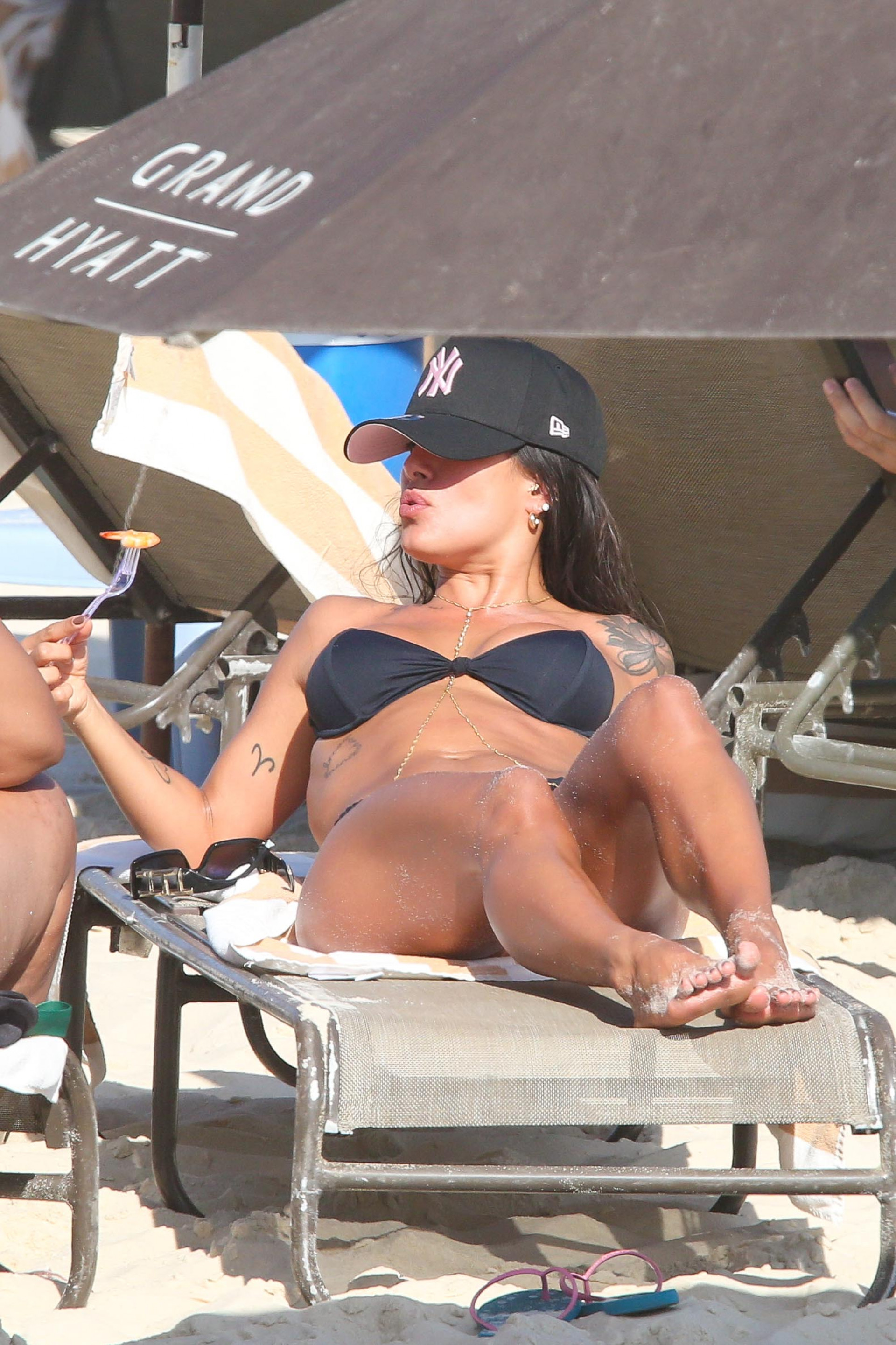 Carol Peixinho curte dia de sol em praia da Zona Oeste -  Dilson Silva / Agnews