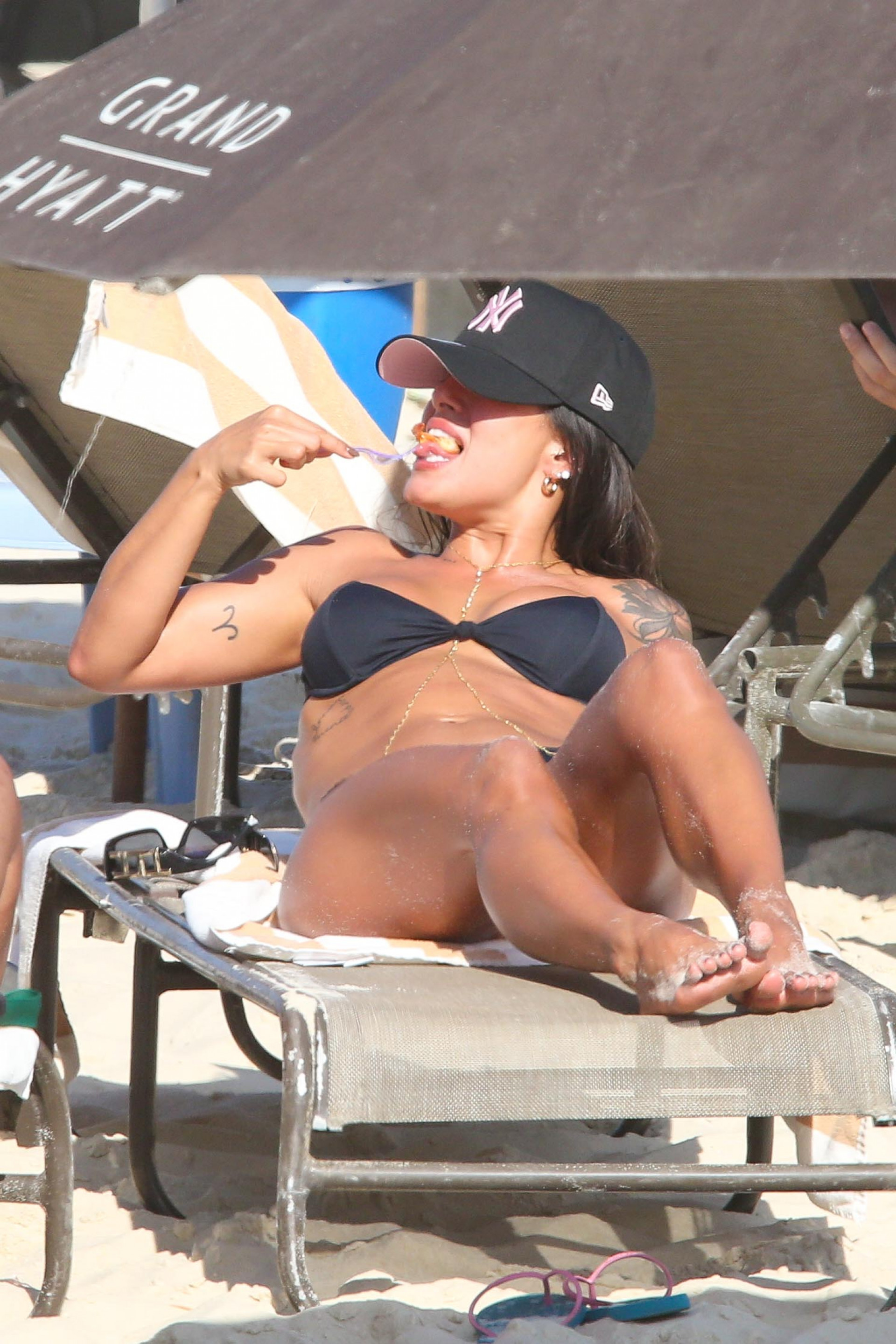 Carol Peixinho curte dia de sol em praia da Zona Oeste -  Dilson Silva / Agnews