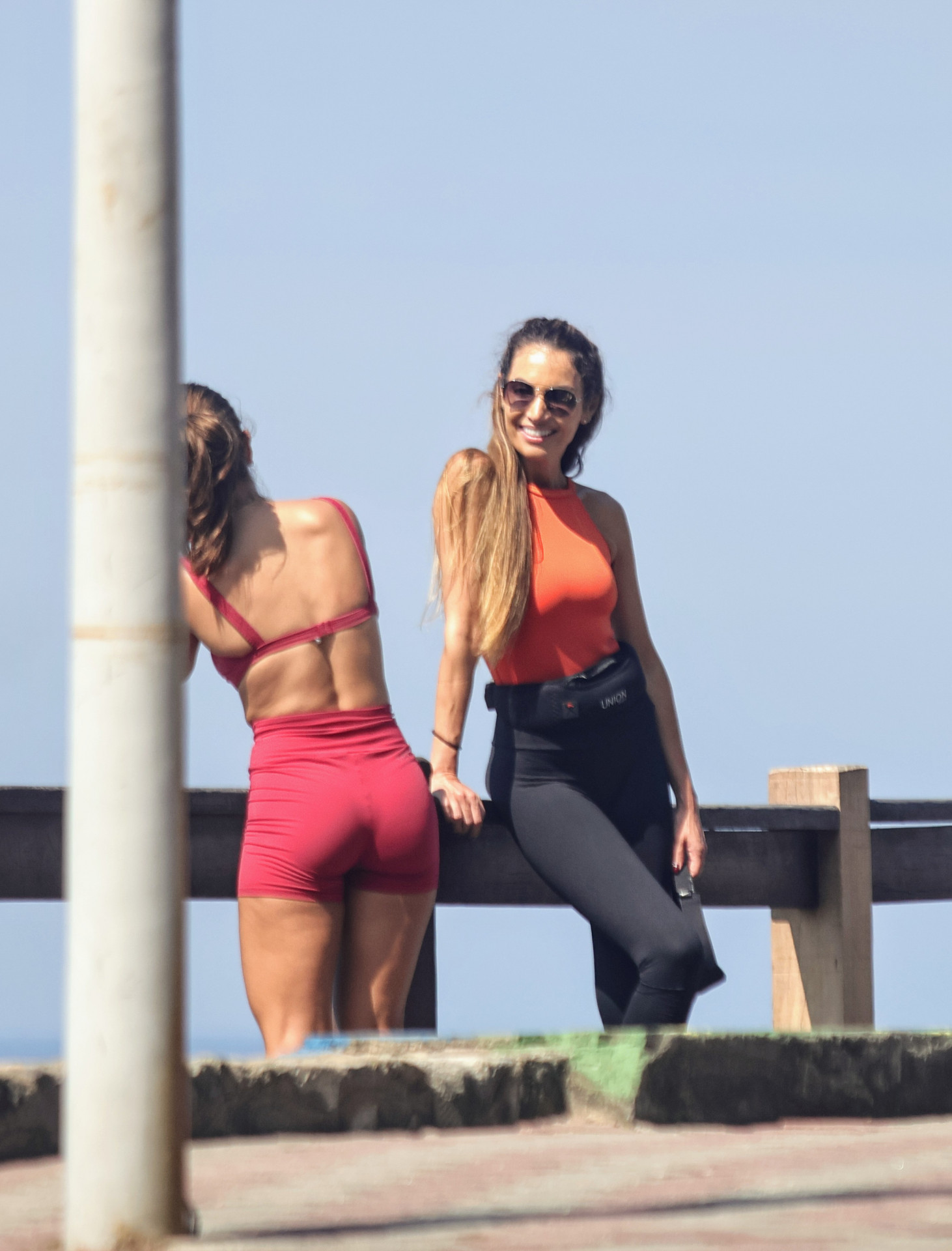 Patrícia Poeta caminha na orla da Zona Sul do Rio - Dan Delmiro / Agnews