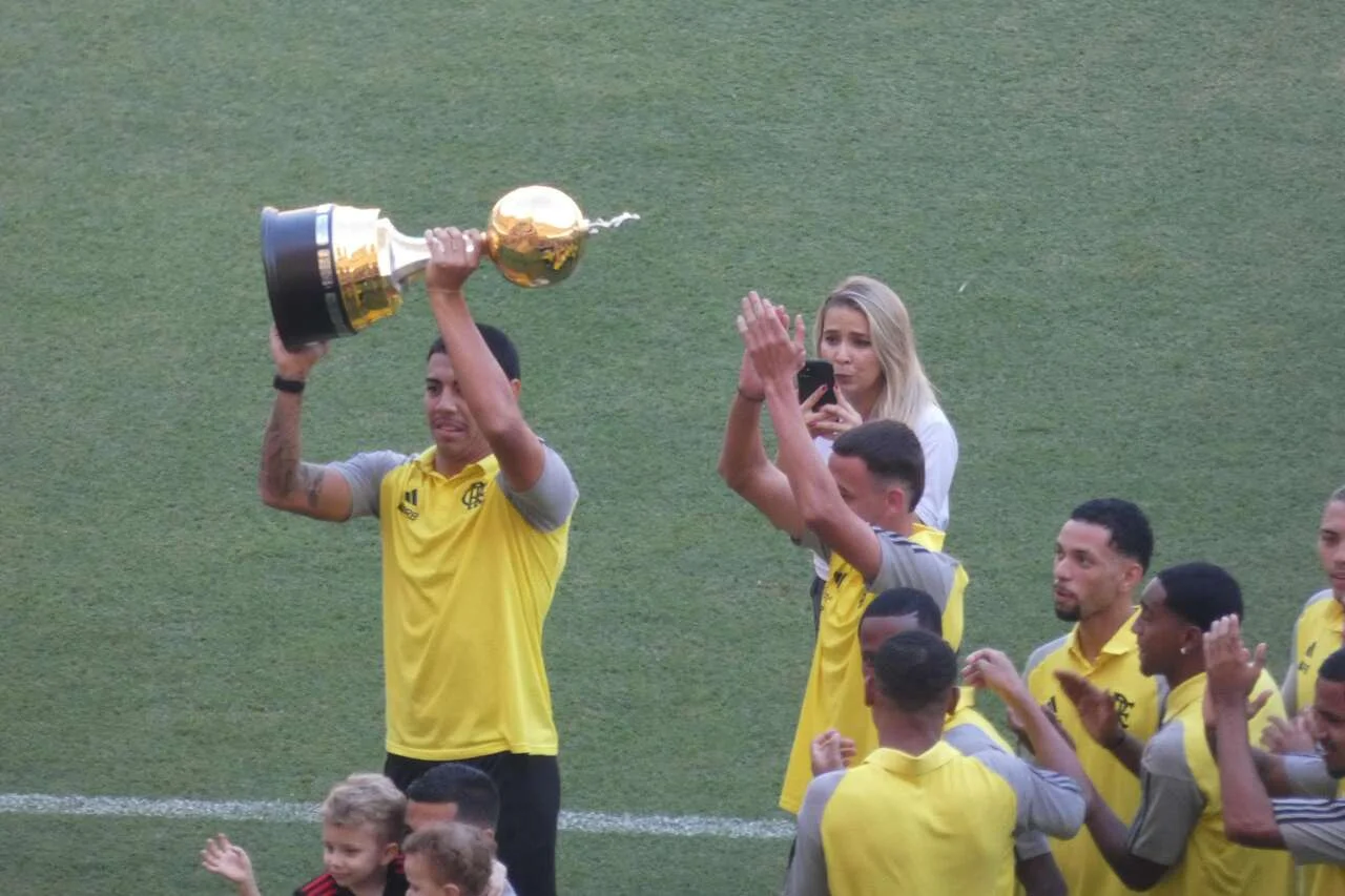 Flamengo: Campe&otilde;es da Libertadores Sub-20 d&atilde;o volta ol&iacute;mpica no Maracan&atilde;