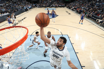 NBA: Mãozinha estreia como titular do Memphis Grizzlies com duplo-duplo