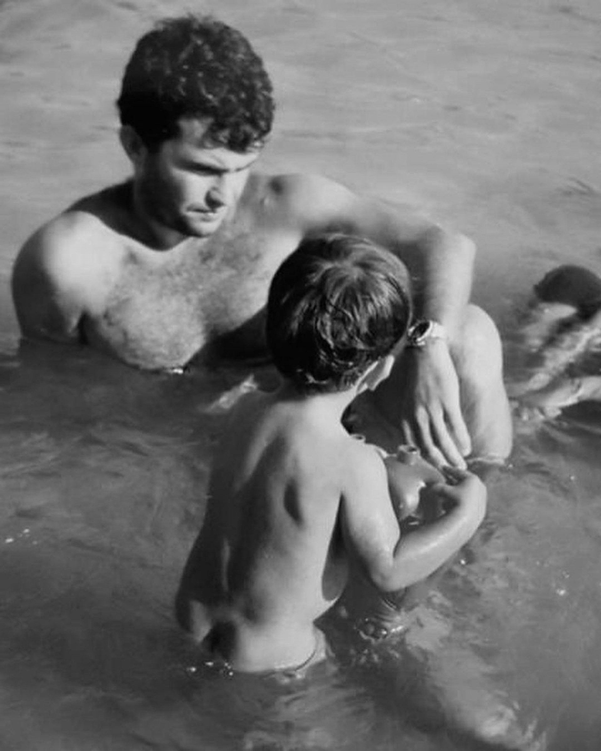 Pedro Scooby anuncia a morte do pai