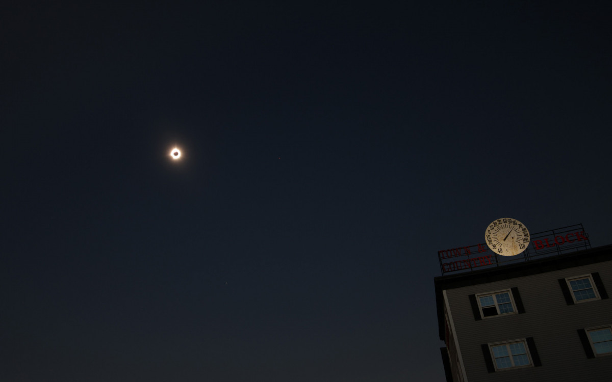 Eclipse solar total é visto no México, EUA e Canadá - AFP