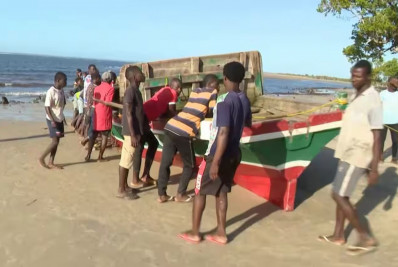 Barco de pesca vira e deixa 96 mortos em Moçambique