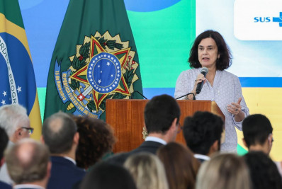 'Brasil vai ampliar oferta de doses contra a dengue em 2025', diz ministra da Saúde